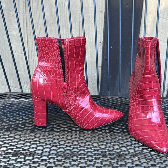 NWT. Catherine Malandrino Ankle Boots - Picture 13 of 17